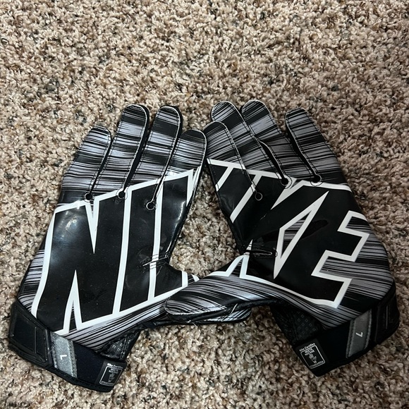 Nike Other Nike Football Gloves Size L Poshmark
